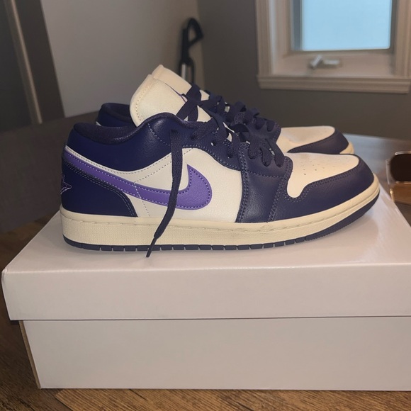 Jordan 1 Low Court Purple White- 8,5 - Picture 6 of 6